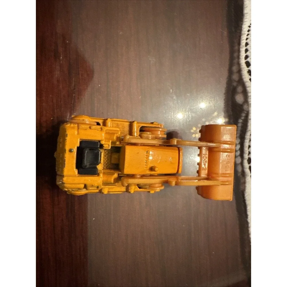 Tomica No. 106 S-1/87 Komatsu D65S Bulldozer Shovel Dozer Made In Japan